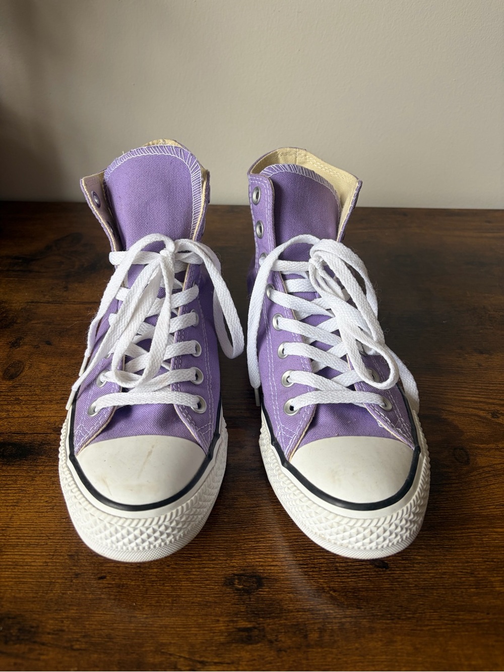 Converse Lavender Purple High Top Sneakers LIKE NEW - Picture 2 of 4